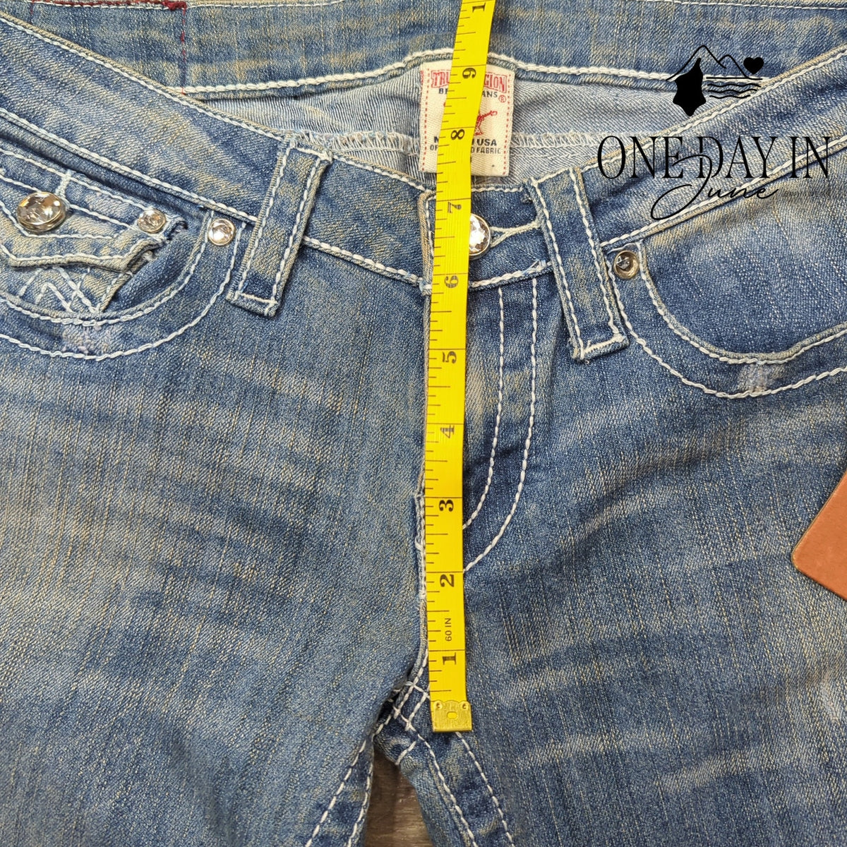 True Religion Low Rise Straight Leg Jeans Crystal Medium Wash NWT Size 6 (28)