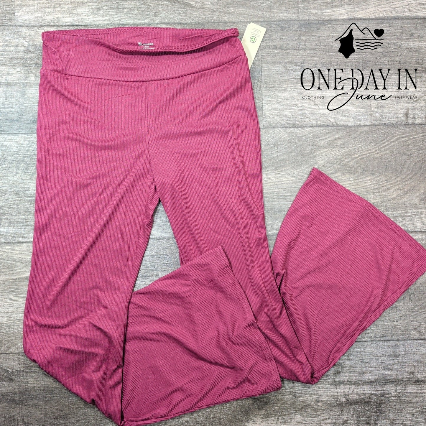No Boundaries Ribbed Flare Leg Pants Size L