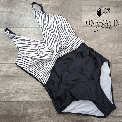 CharmLeaks Twist Front One Piece Swimsuit Size L