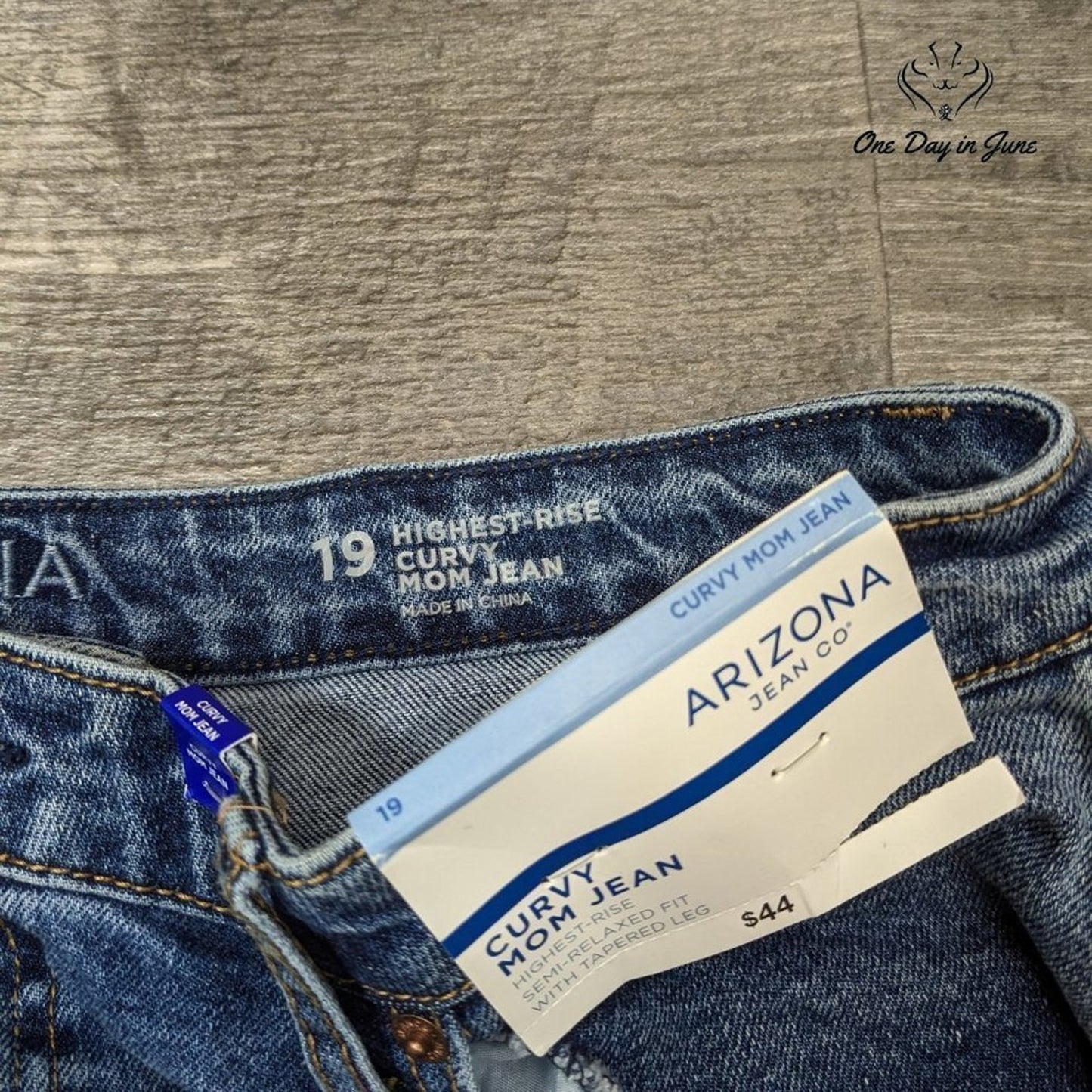 Arizona Jean Co. Juniors Highest Rise Curvy Mom Jeans Size 19