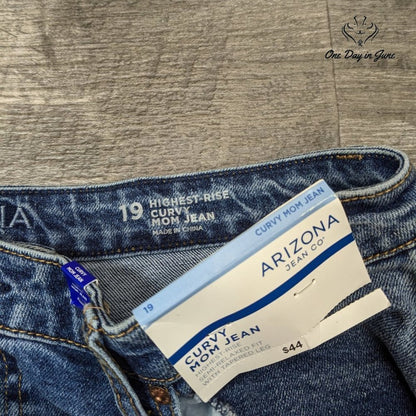 Arizona Jean Co. Juniors Highest Rise Curvy Mom Jeans Size 19
