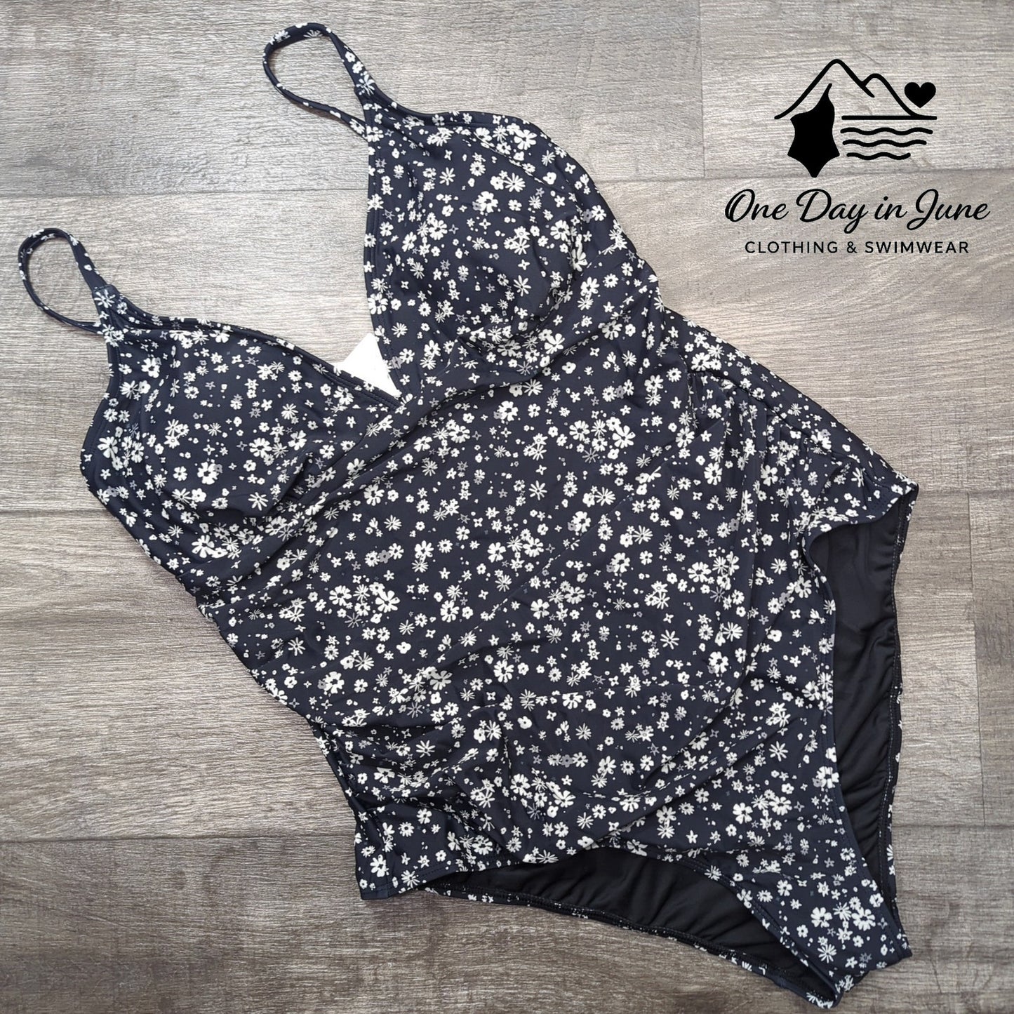 Cupshe V Neck Shirred One Piece Swimsuit Size XL