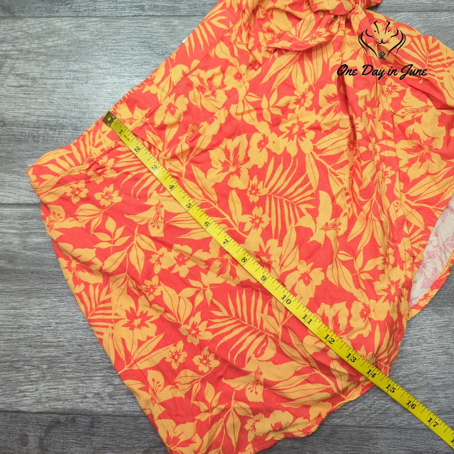 Arizona Jean Co. Wrap Front Tropical Shorts Size M