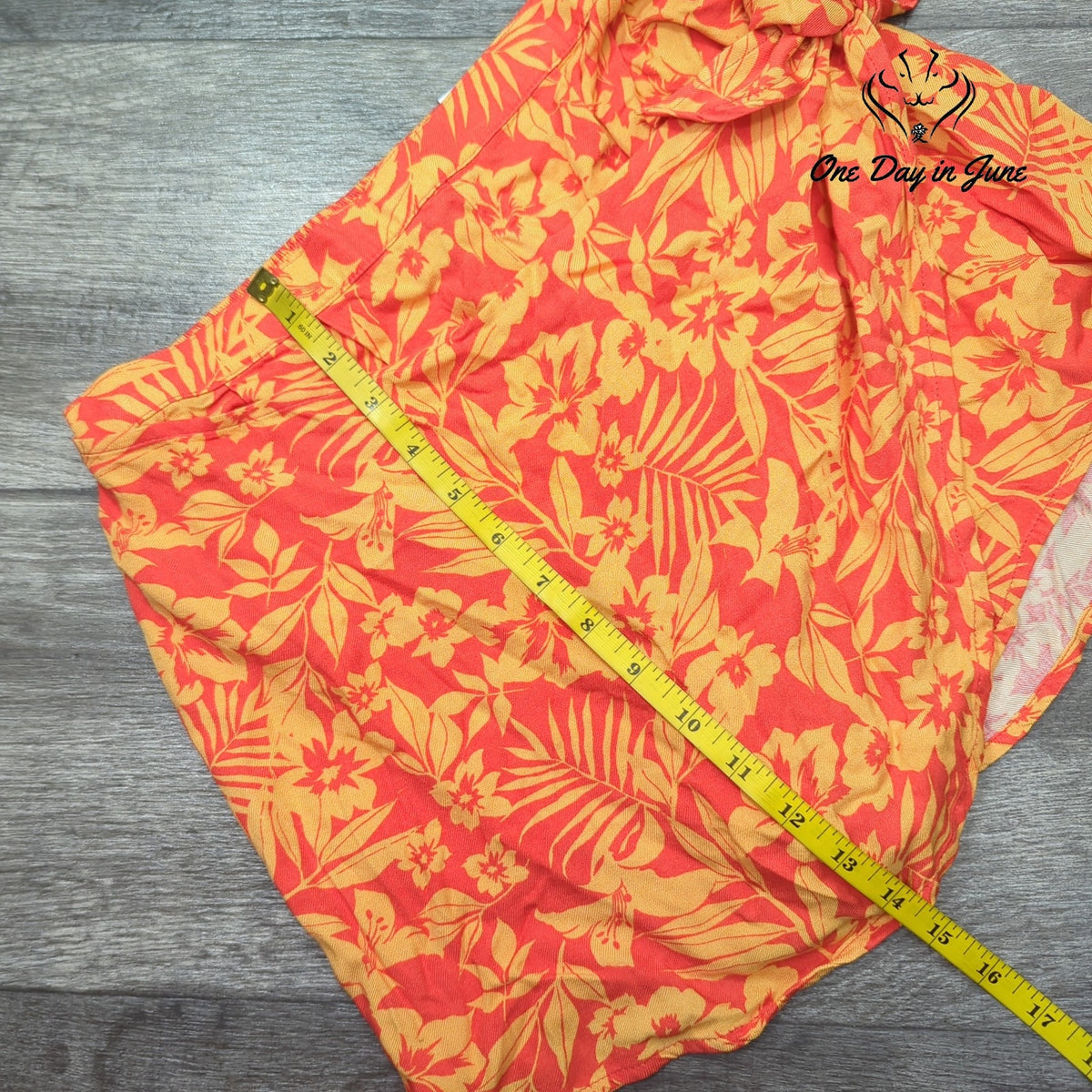 Arizona Jean Co. Tropical Floral Faux Wrap Tie Front Shorts Orange NWT Size M