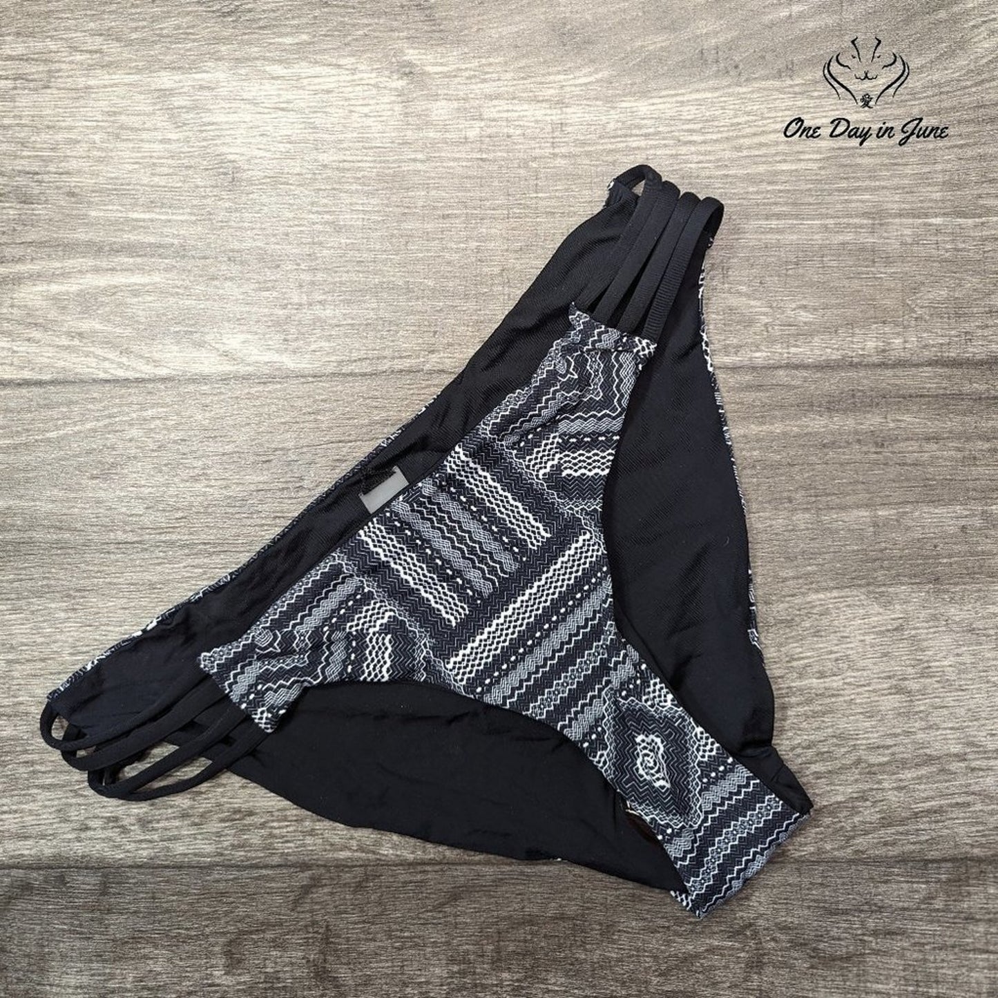 TiniBikini Strappy Side Bikini Bottom Size M