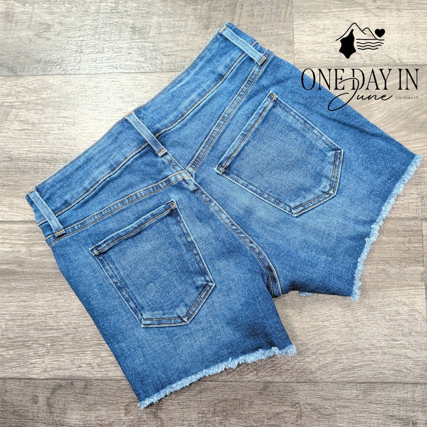 Just Black Denim Double Button Fray Hem Shorts Size 4 (27)