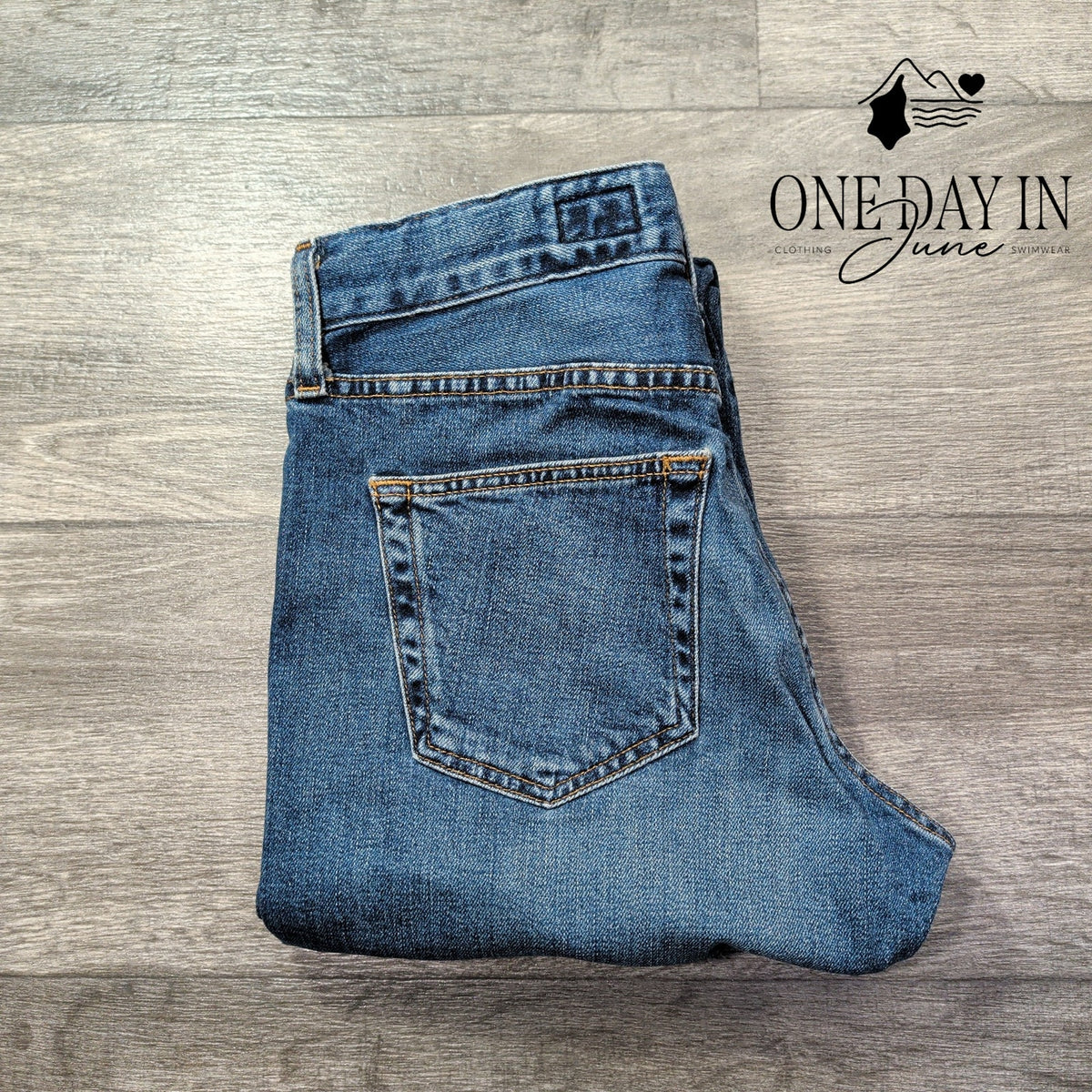 AG Adriano Goldschmied Straight Leg Crop Jeans Blue Denim NWT Size 4 (27)