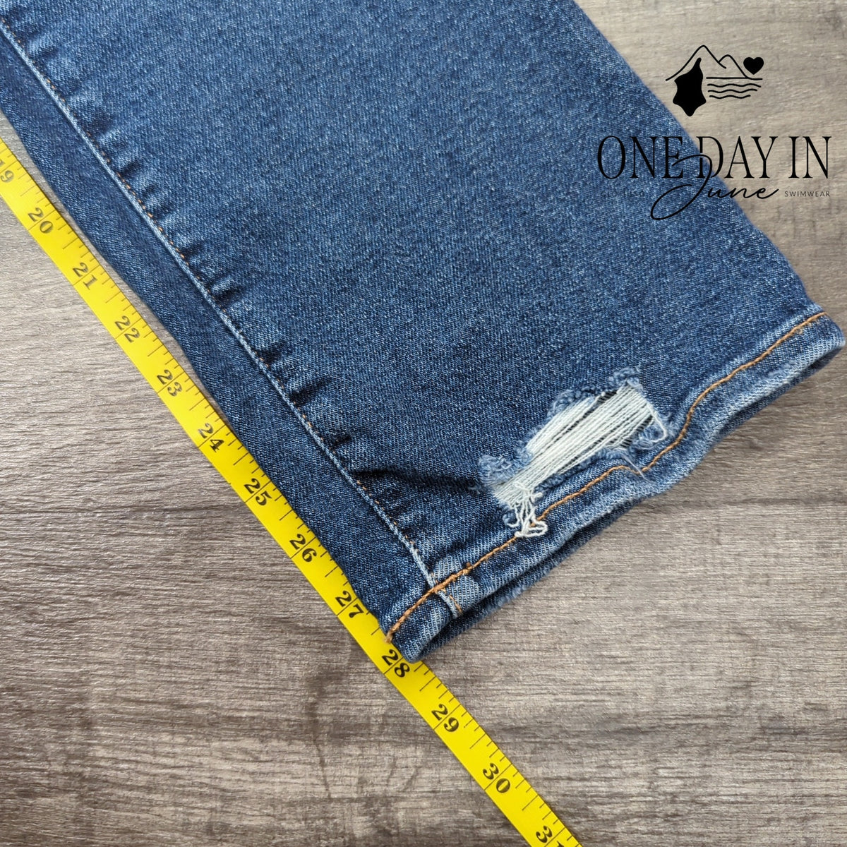 Good American Good Legs Straight Distressed Jeans NWT $155 Indigo128 Size 4