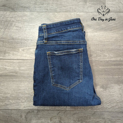 Elizabeth and James High Rise Stove Pipe Jeans Size 6
