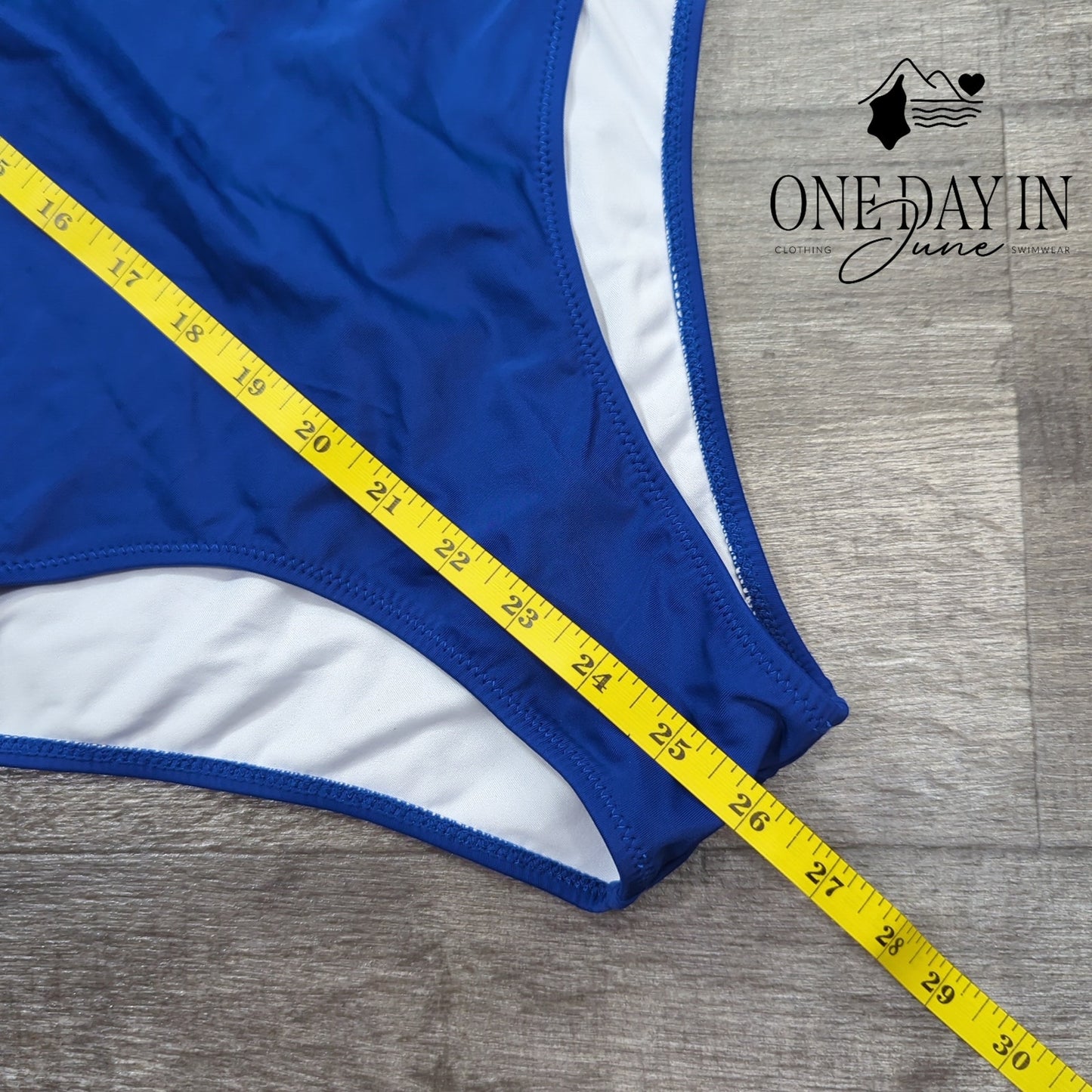 Cupshe Twist Front One Piece Swimsuit Size M