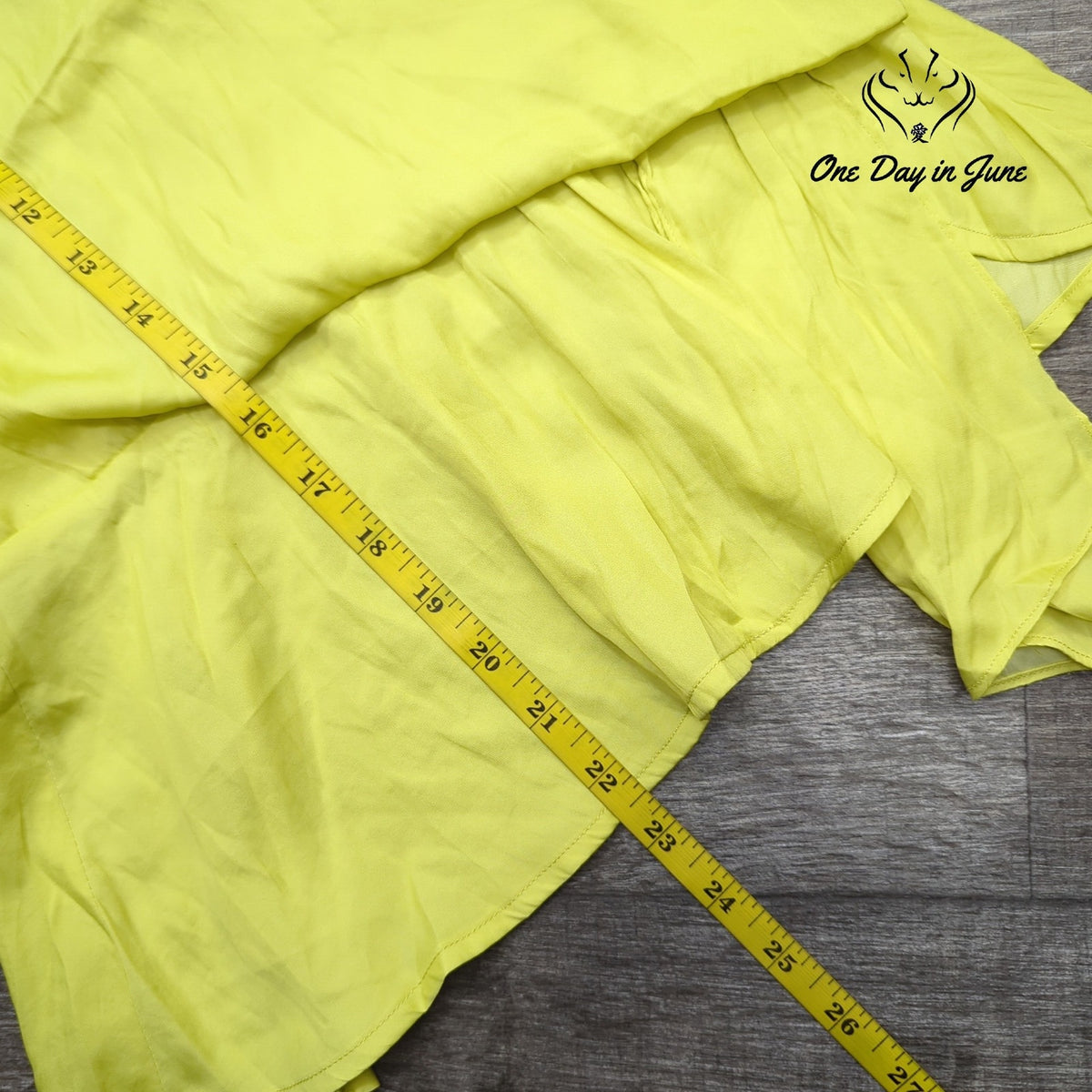 GiGiO Sleeveless Wrap Blouse Neon Yellow Collared Ruffle Top NWT Size S