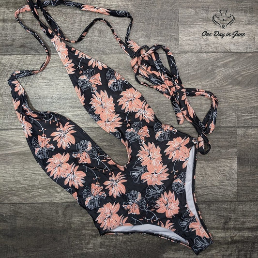 SweatyRocks Sexy Criss Cross Tie Knot Open Back One Piece Swimsuit Size M