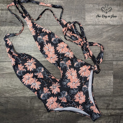 SweatyRocks Sexy Criss Cross Tie Knot Open Back One Piece Swimsuit Size M