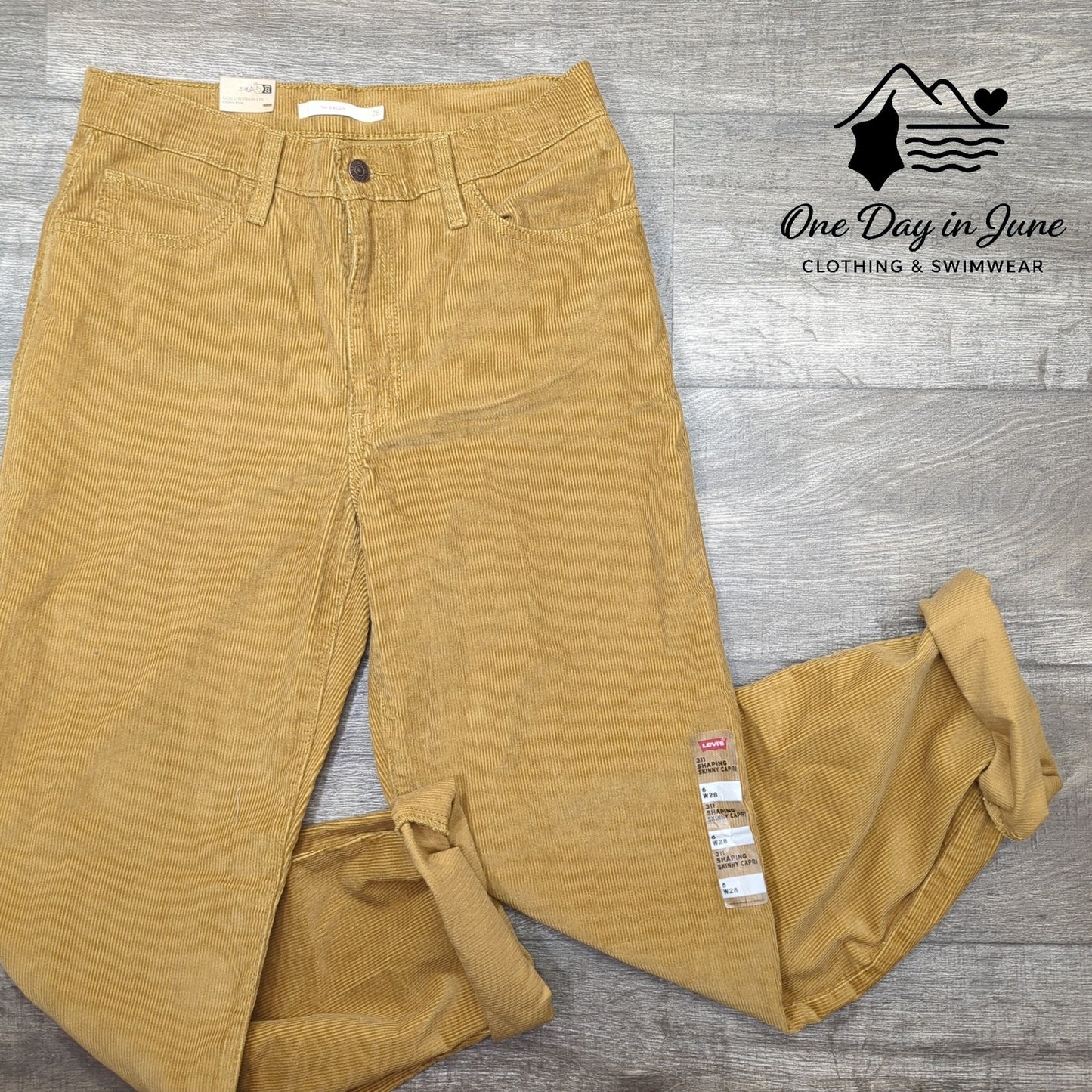 Levi's 94' Baggy Shaping Skinny Capri Corduroy Pants Size 28 (6)