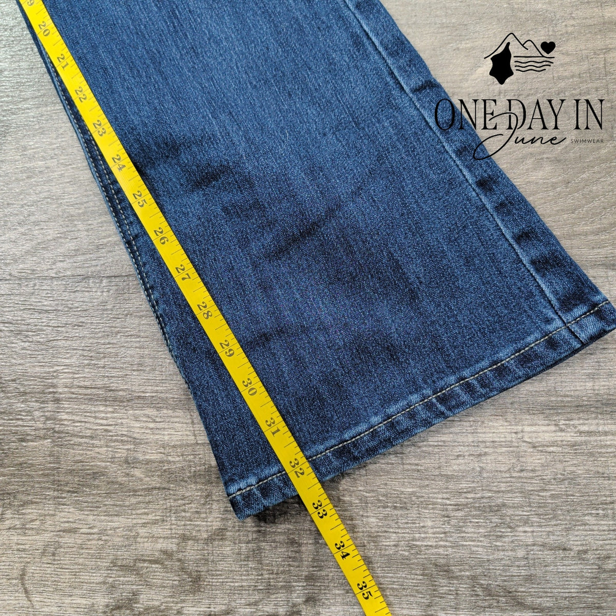 Maurices Flare Denim Flex Mid Rise Jeans Regular Medium Wash NWT Size 6