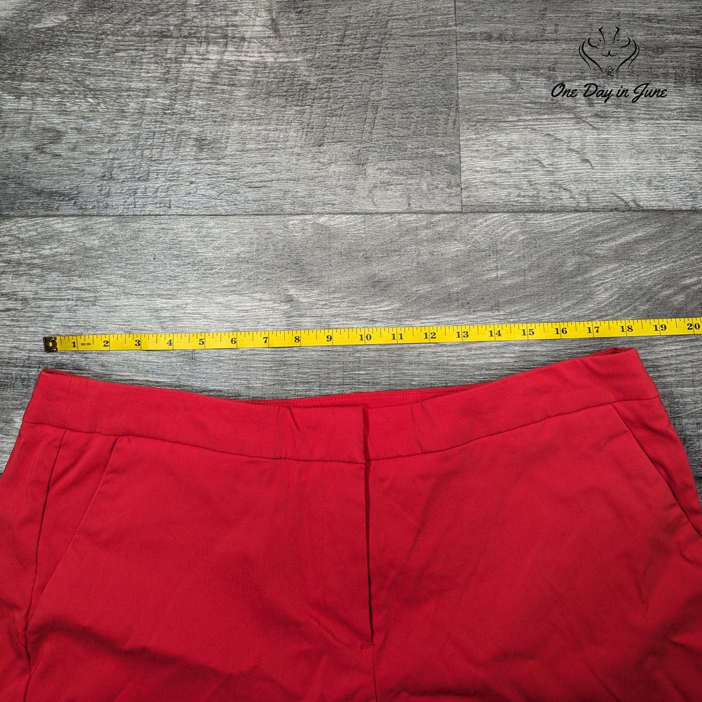 New Directions Chino Shorts Size 16