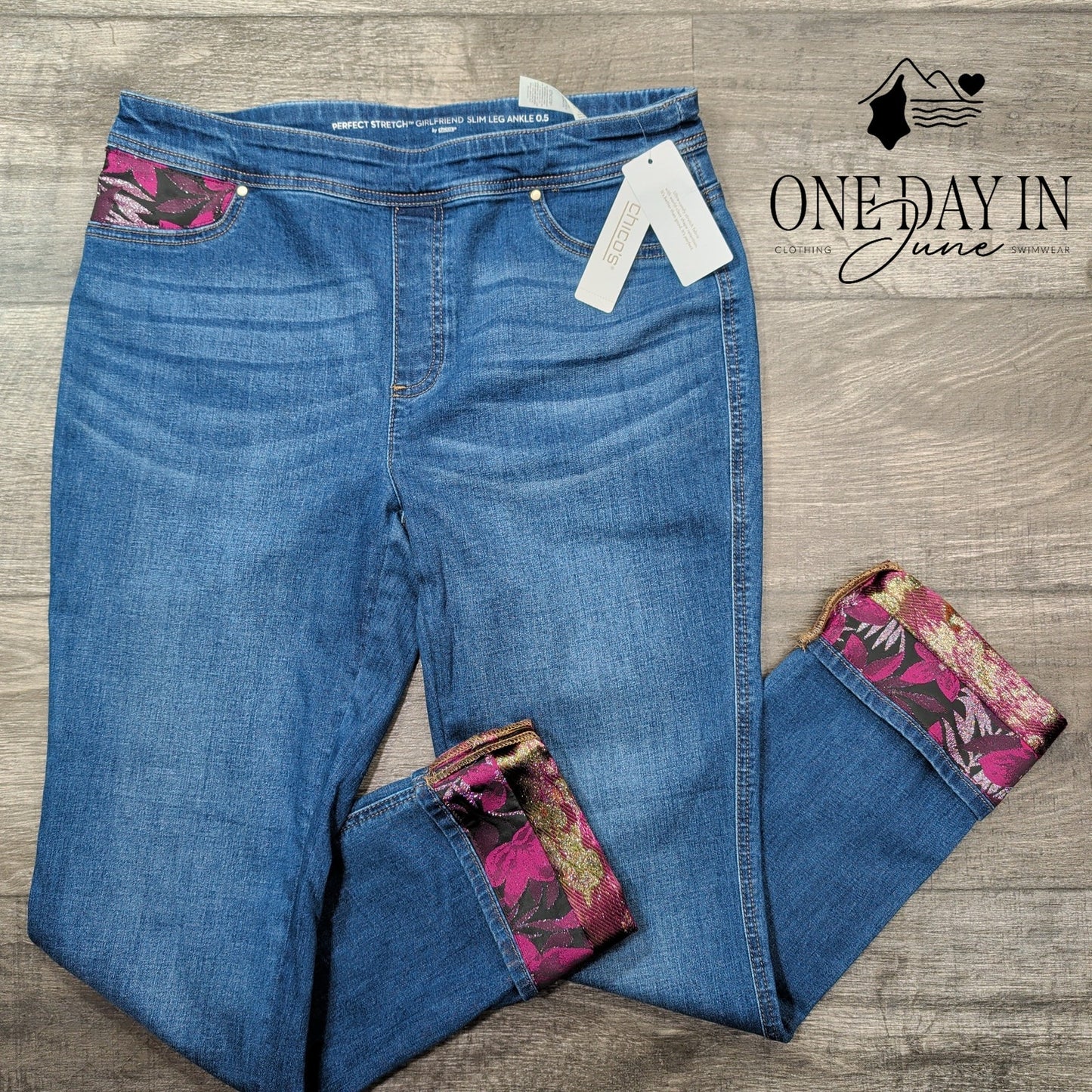 Chico's Girlfriend Slim Ankle Jeans Size Chico's .5 (6)