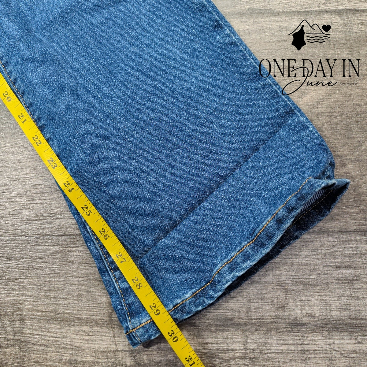 Tahari Belleville Mid Rise Bootcut Jeans Canyon Blue NWT Size 10