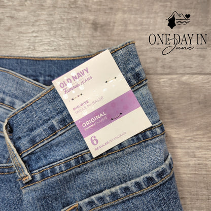 Old Navy Mid Rise Original Skinny Jeans Size 6