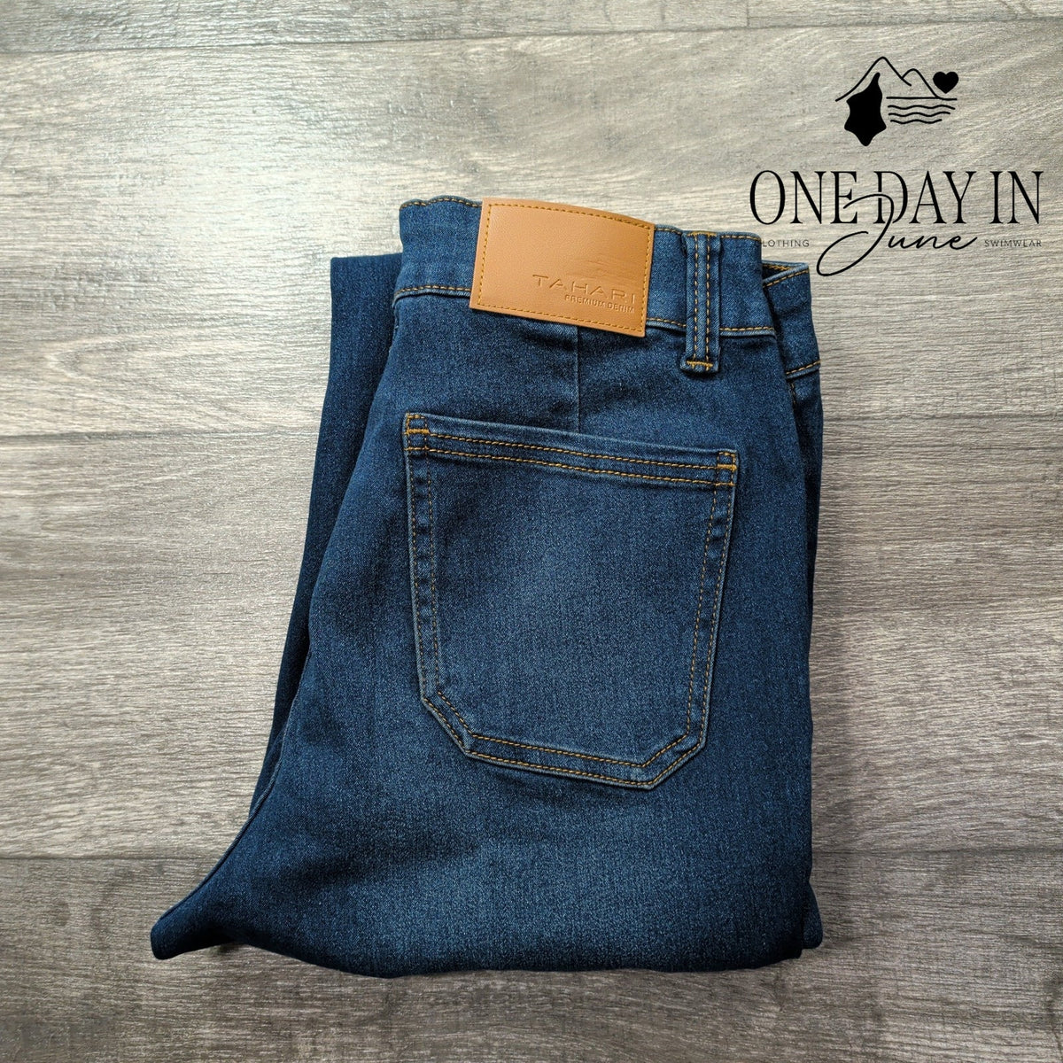 Tahari Petite Natalie Mid Rise Miniboot Jeans Blue Seta Silk NWT Size 6P