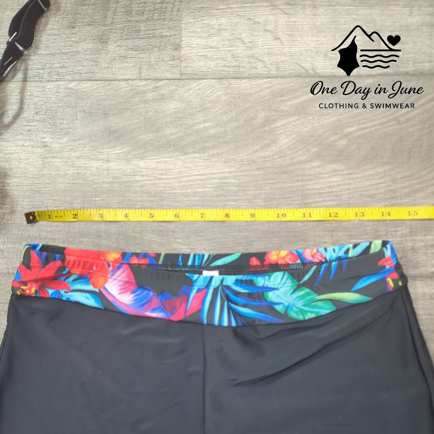 Tempt Me Cage Back Ruched Side Boy Short Tankini Swimsuit Size L
