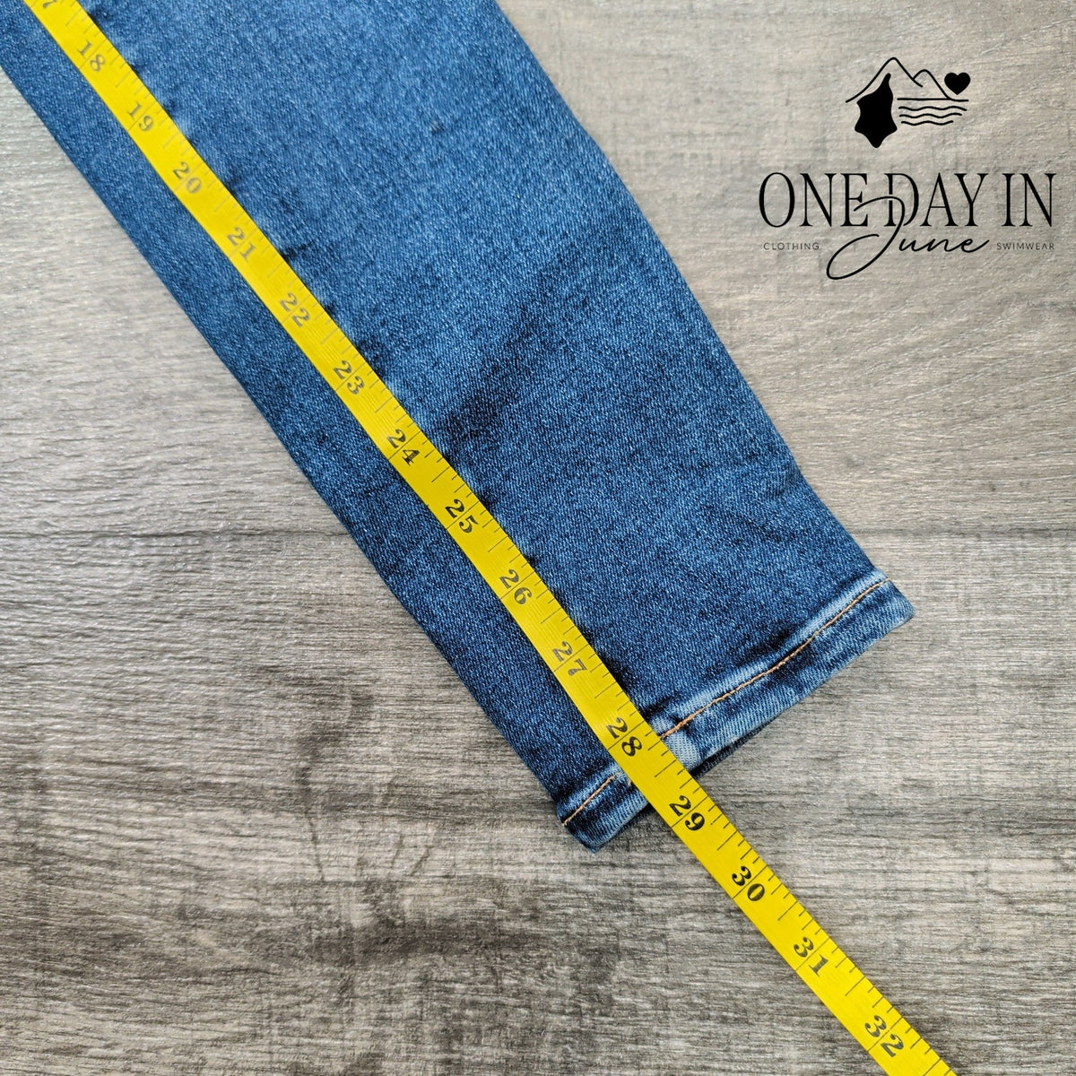 Good American Good Legs Skinny Jeans Medium Wash Blue NWT Size XS