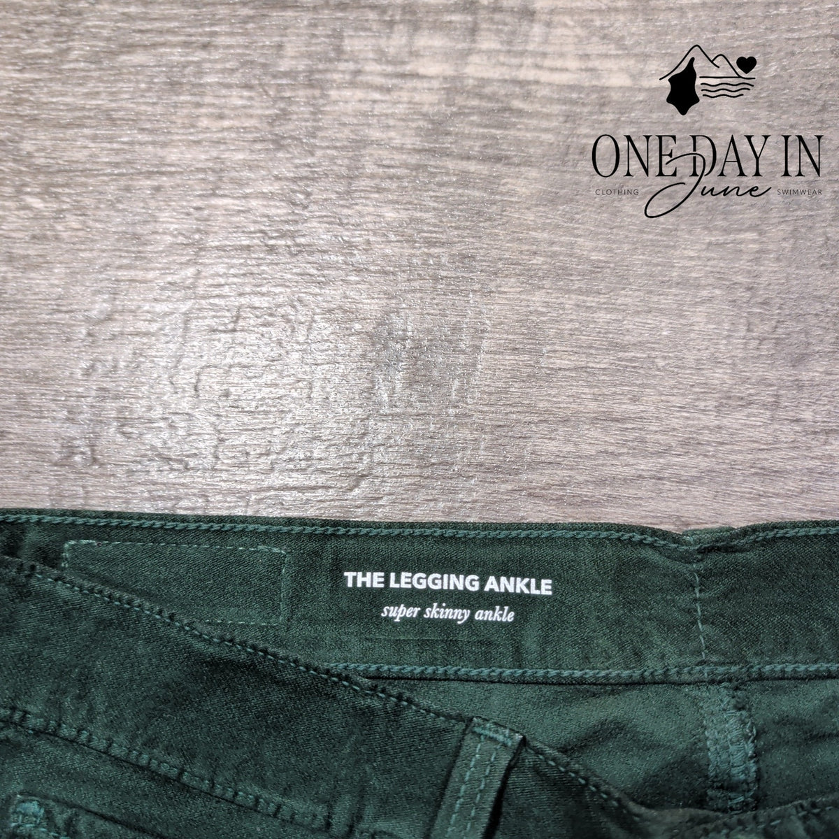 AG Adriano Goldschmied The Legging Ankle Velveteen Jeans Green NWT Size 4 (27)