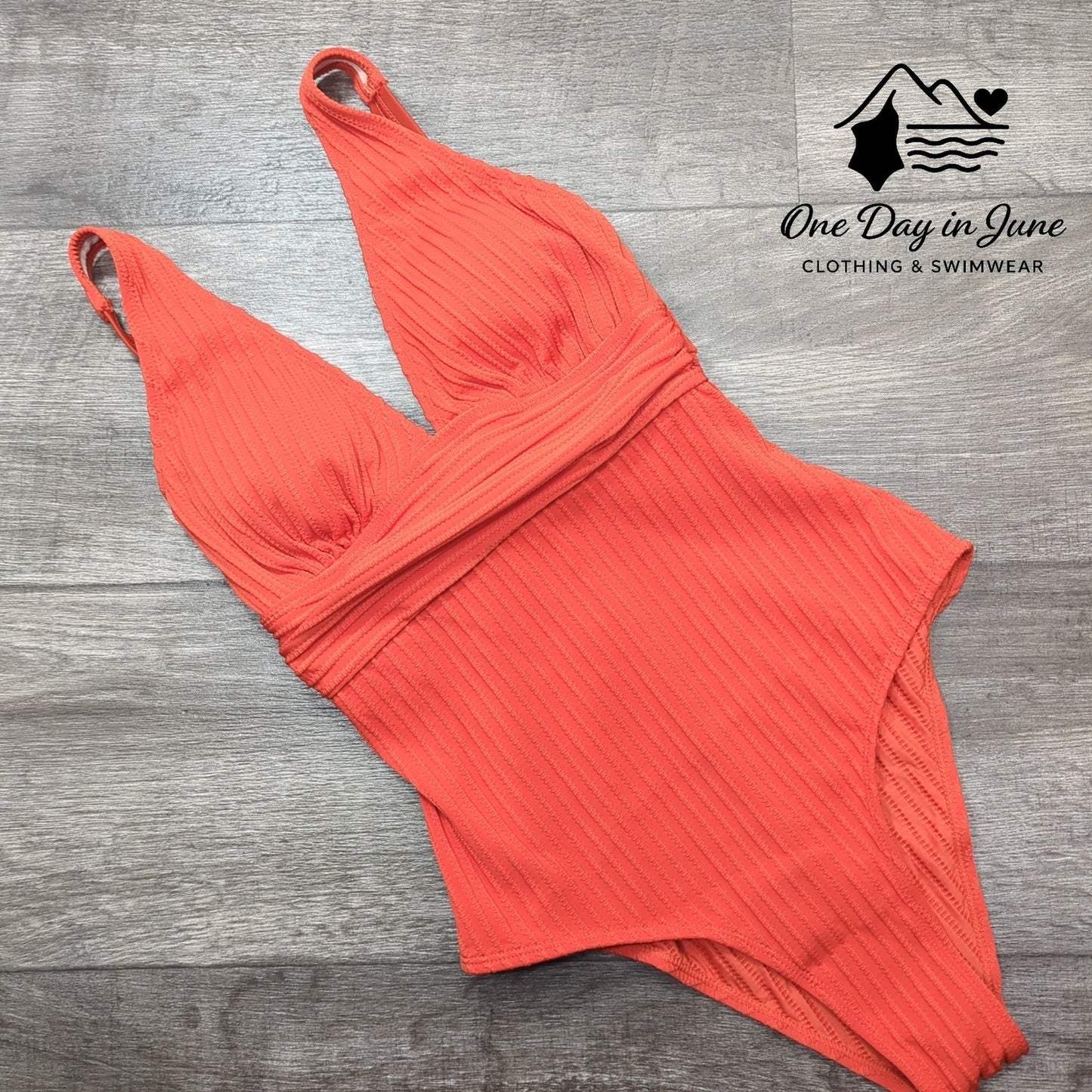 Cupshe Textured Twist Back One Piece Swimsuit Size S