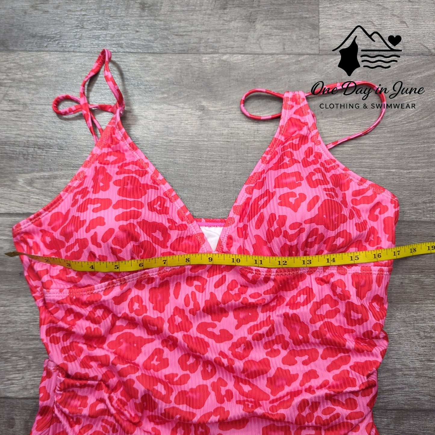 Charmleaks Plus Size Ruched Sides One Piece Swimsuit Size 2XL