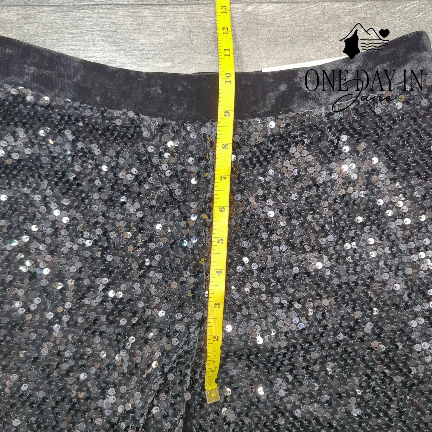Chico's Sequin Velour Slim Leg Pants Velvet Holiday NWT Size Chico's .5P (6P)