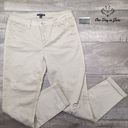 Signature Studio Straight Leg Distressed Jeans Size 10