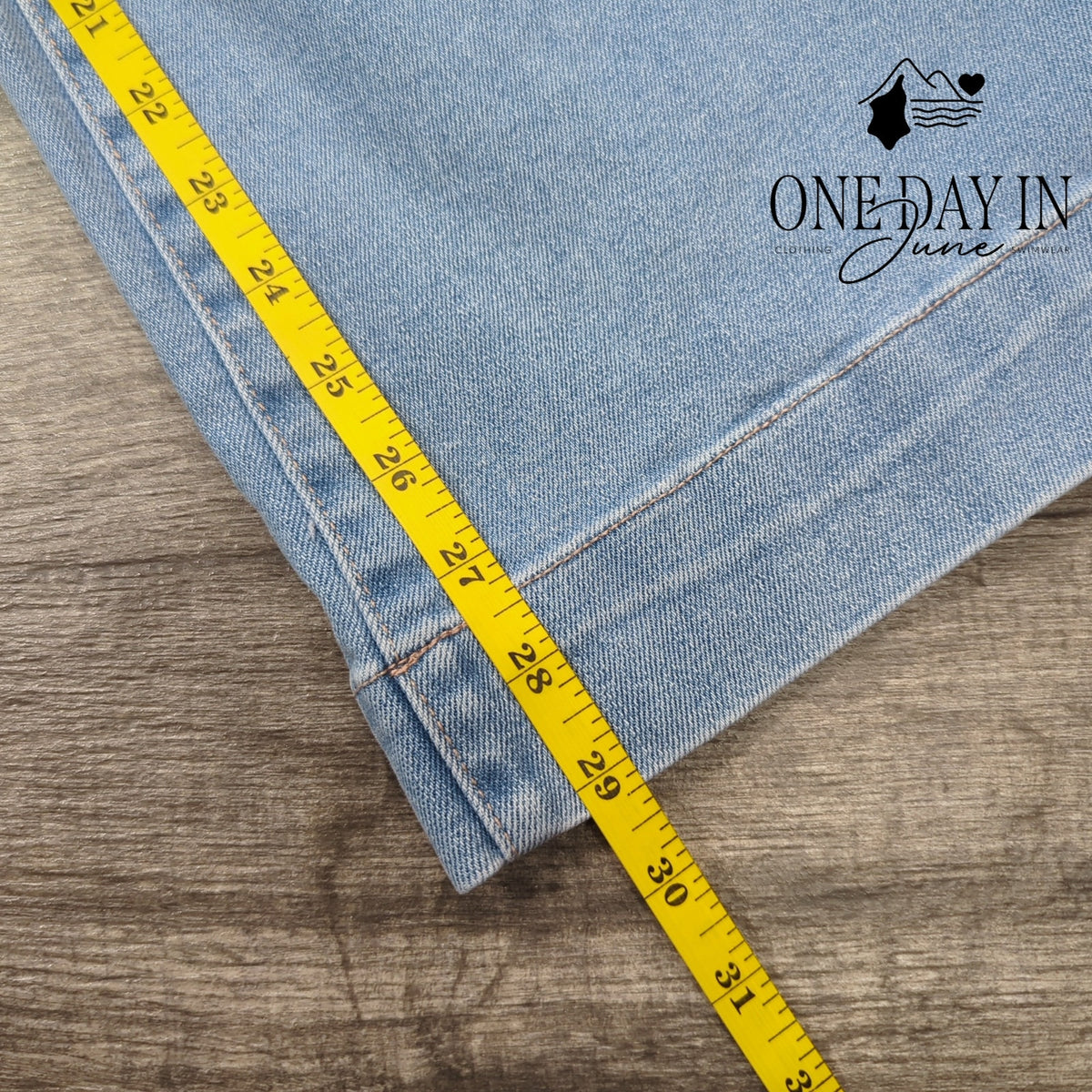 Odyn High Rise Wide Leg Jeans Light Wash Double Button NWT Size 2
