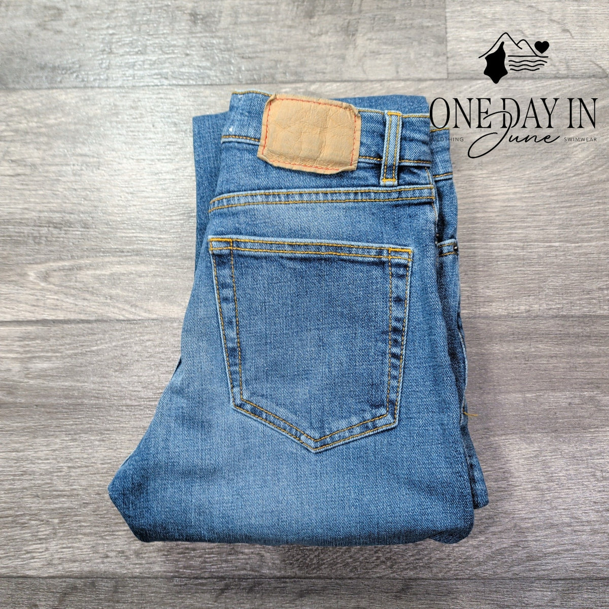 Jeanerica CW002 Classic Straight Leg Jeans Mid Vintage NWT Size 0 (25)