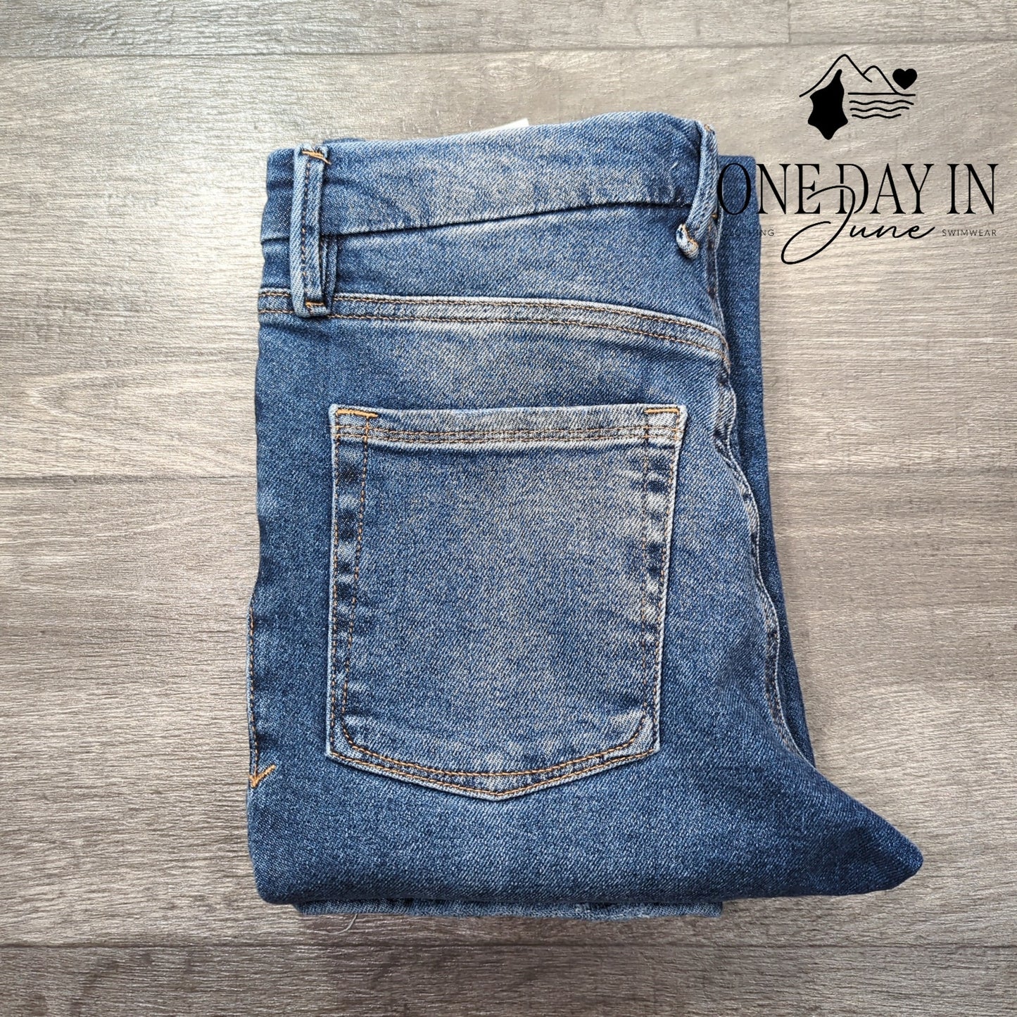 Good American Good Leg Straight Jeans Size 4