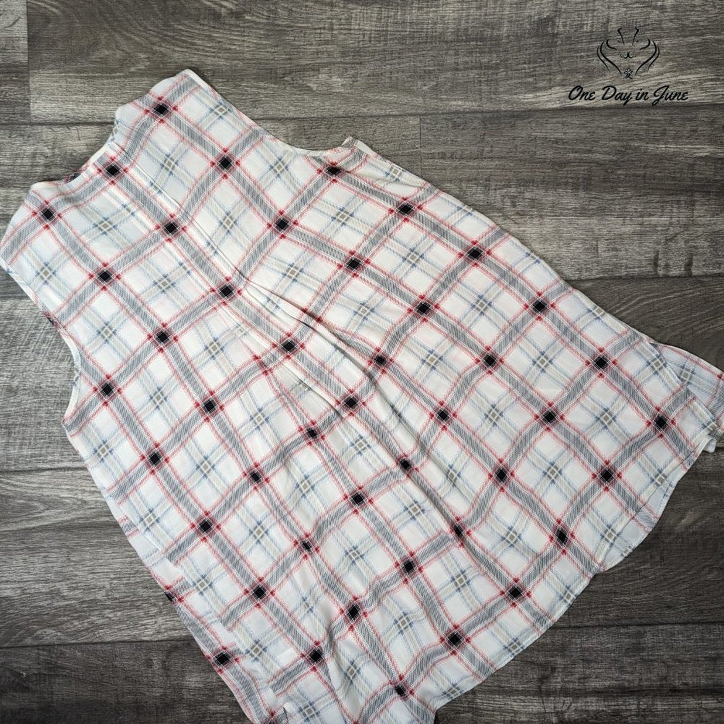 The Limited Sleeveless Top Size M