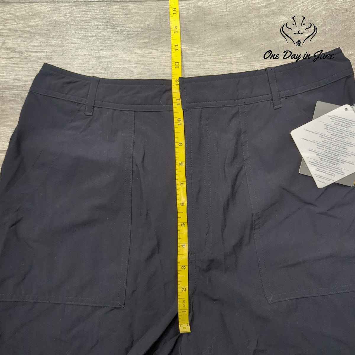 Quest Women's Hiking Shorts Black Quick Dry Outdoor Cargo Shorts NWT Size 12