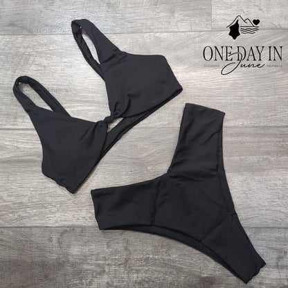 CharmLeaks Knot Front High Cut Bikini Swimsuit Size S