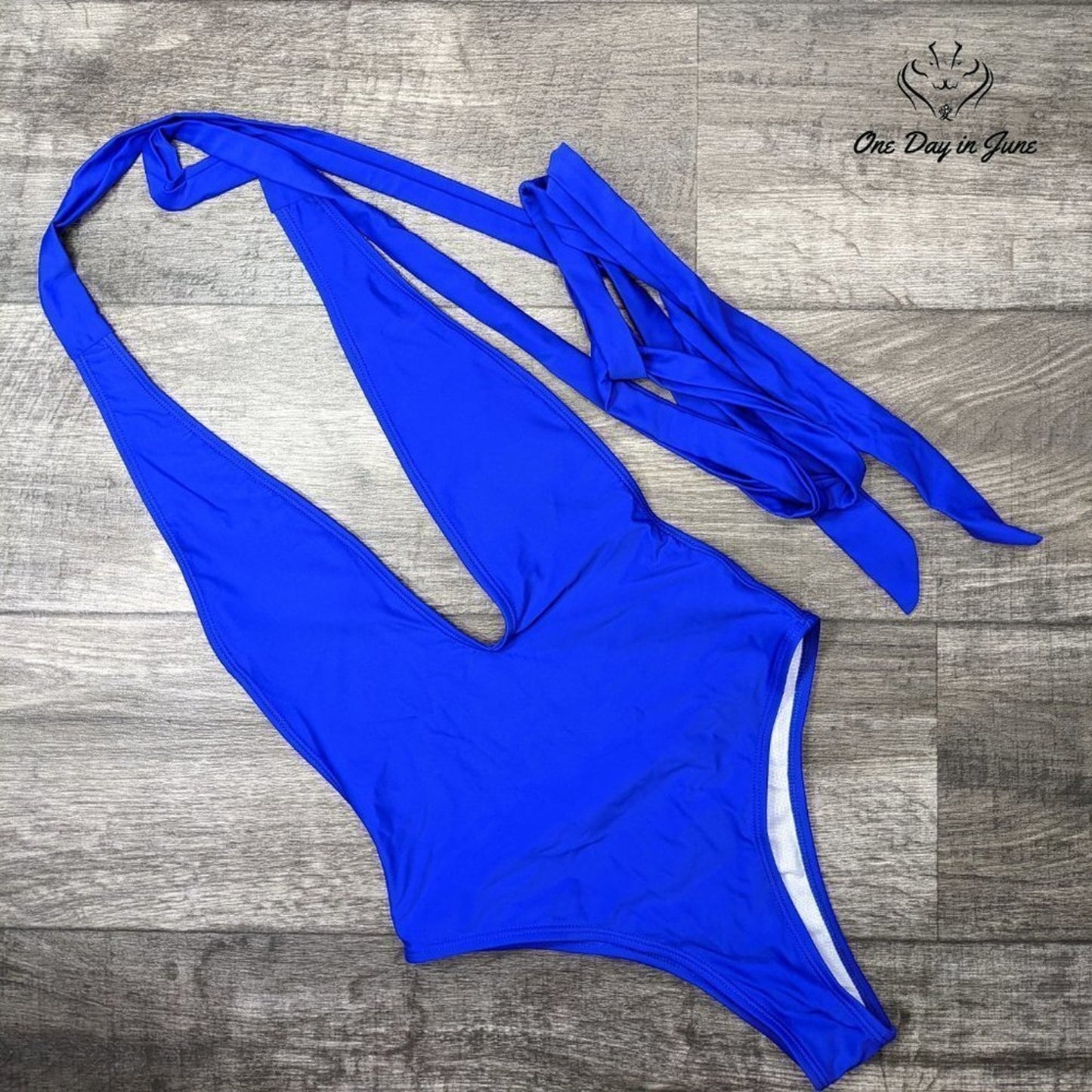 SweatyRocks Deep V Strappy One Piece Swimsuit Size S