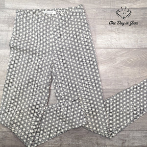 D. Exterior Made in Italy Pull On Ankle Pants Black White Geometric Size 10