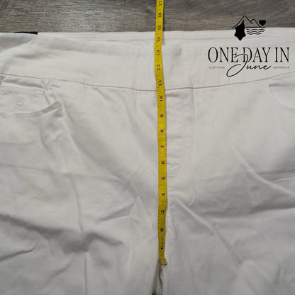 Gloria Vanderbilt Amanda Bermuda Shorts White Pull On Stretch NWT Size 24W