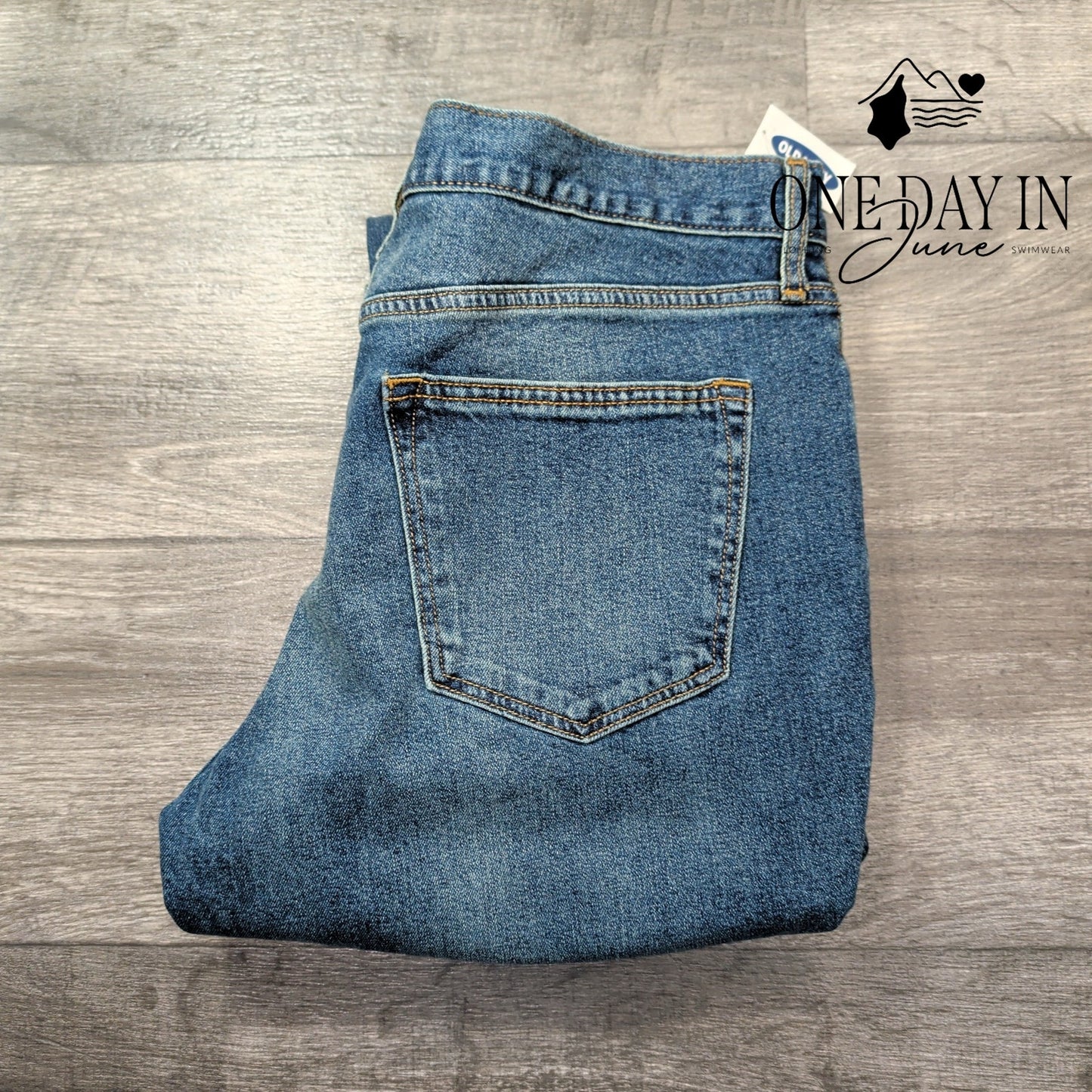 Old Navy Athletic Taper Built-In Flex Jeans Mens Medium Wash NWT Size 34X30