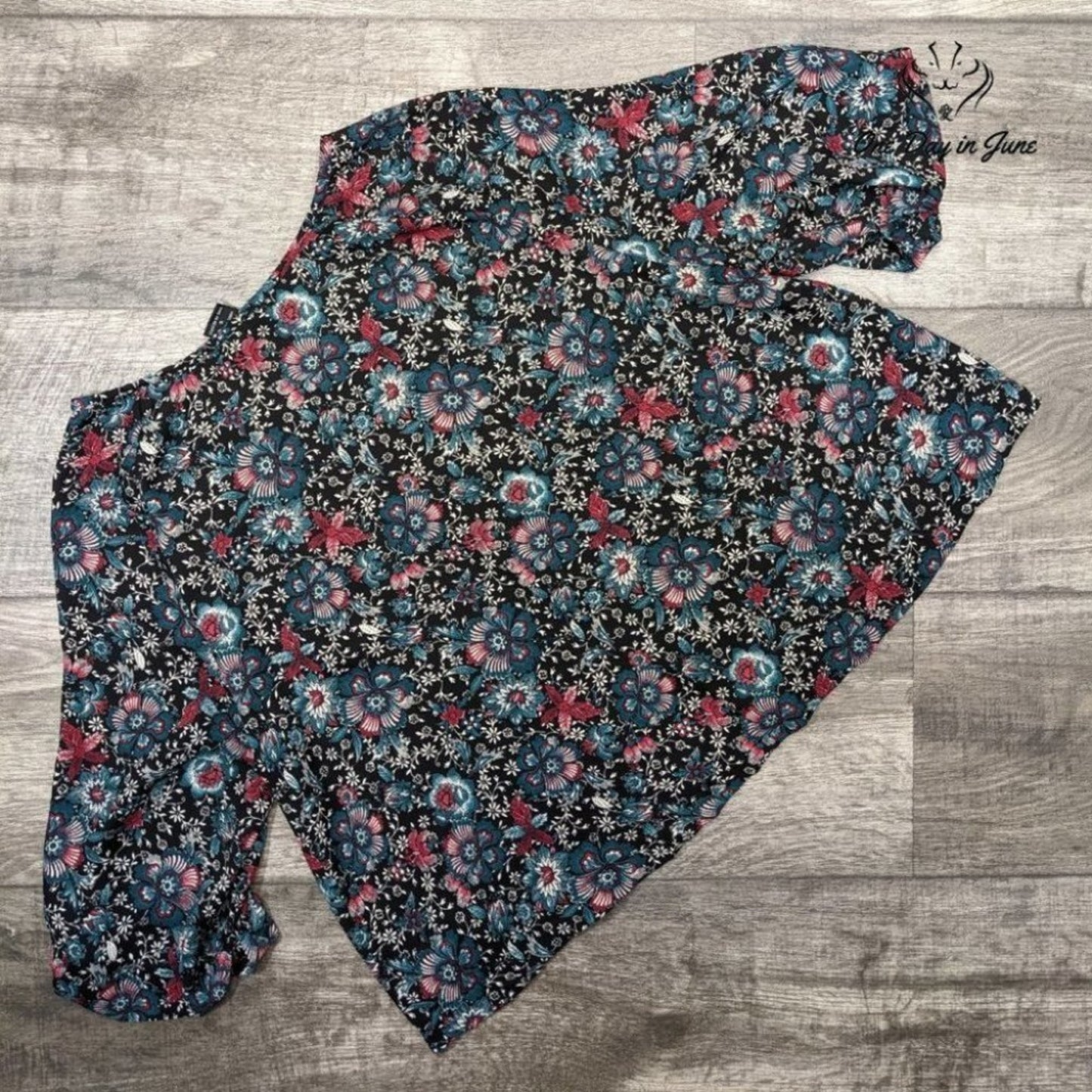 About a Girl Light Floral Top Size S