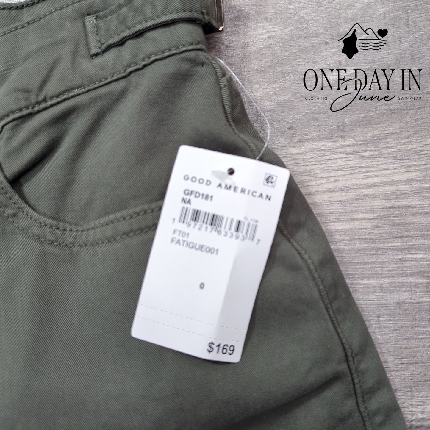 Good American Good Ease Relaxed Mid Rise Wide Leg Jeans Size 0 (25)