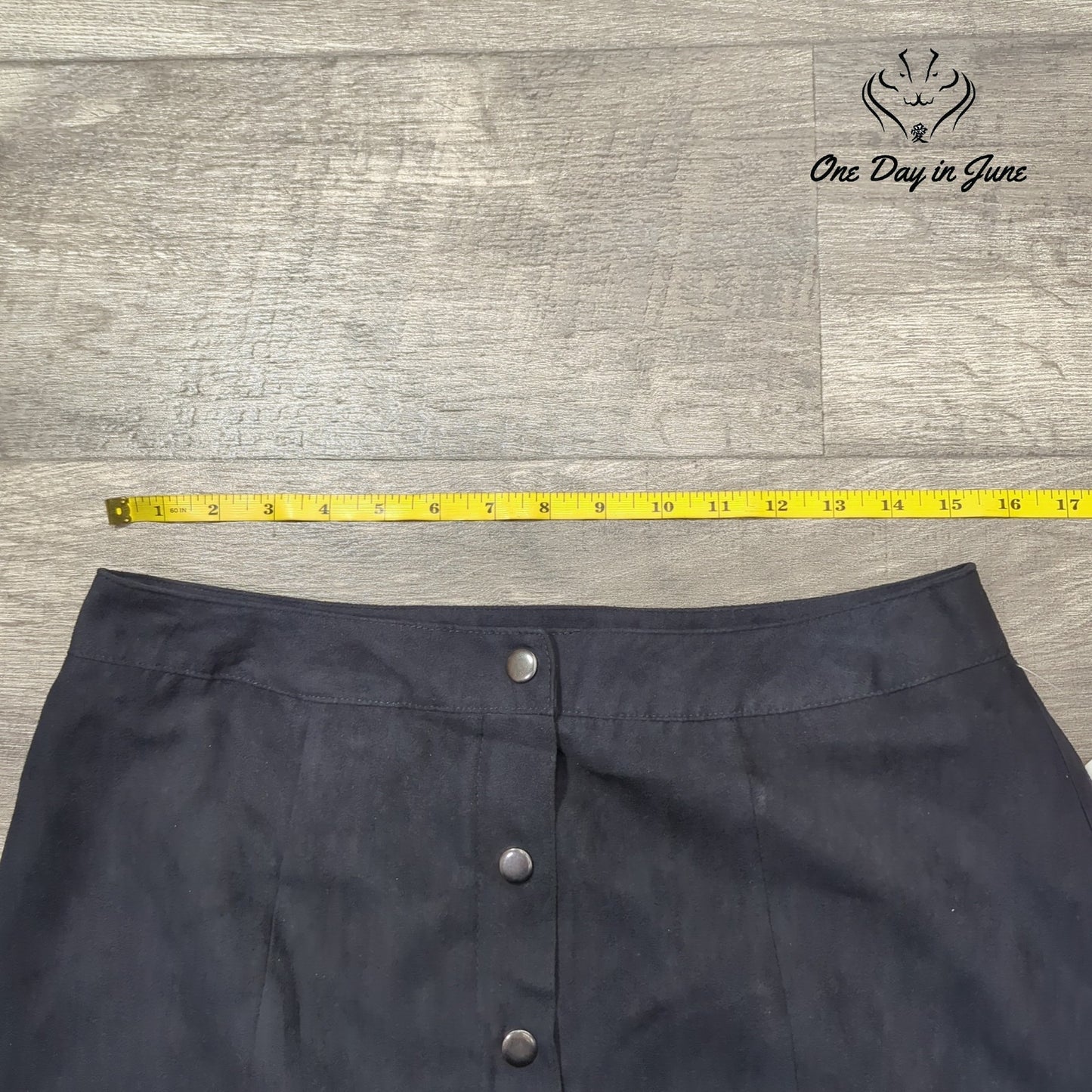 Croft & Barrow Snap Front Knee Length Skirt Size 8