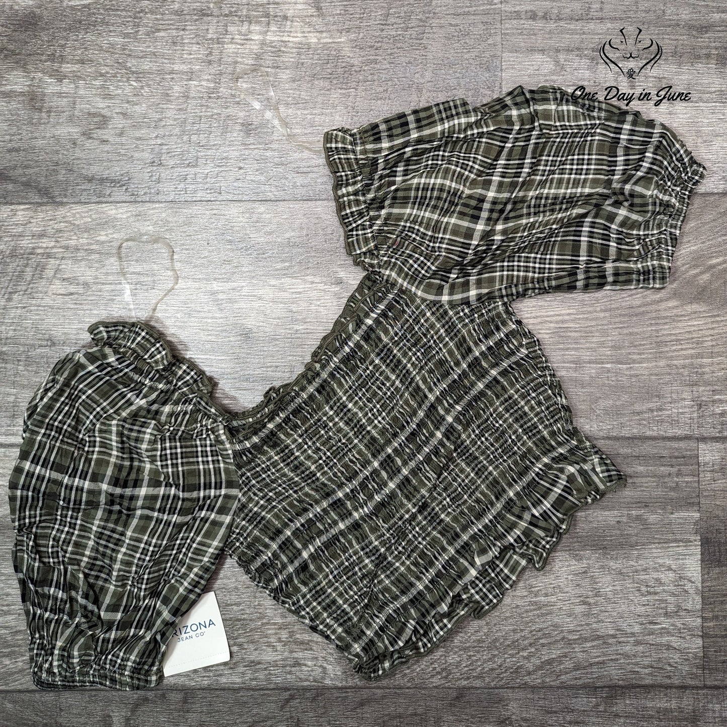 Arizona Jean Co. Juniors Smocked Short Sleeve Top Size XS