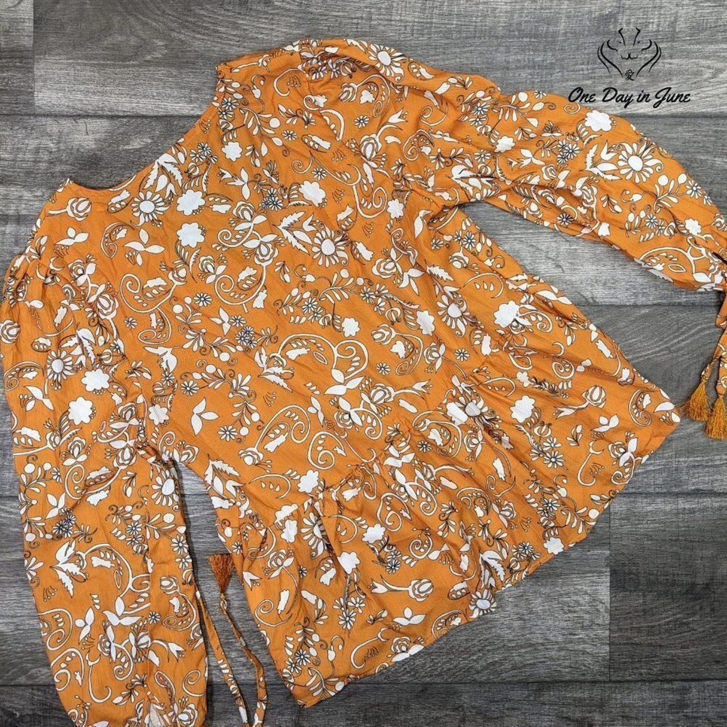 Dokotoo V neck Boho Style Top Size S