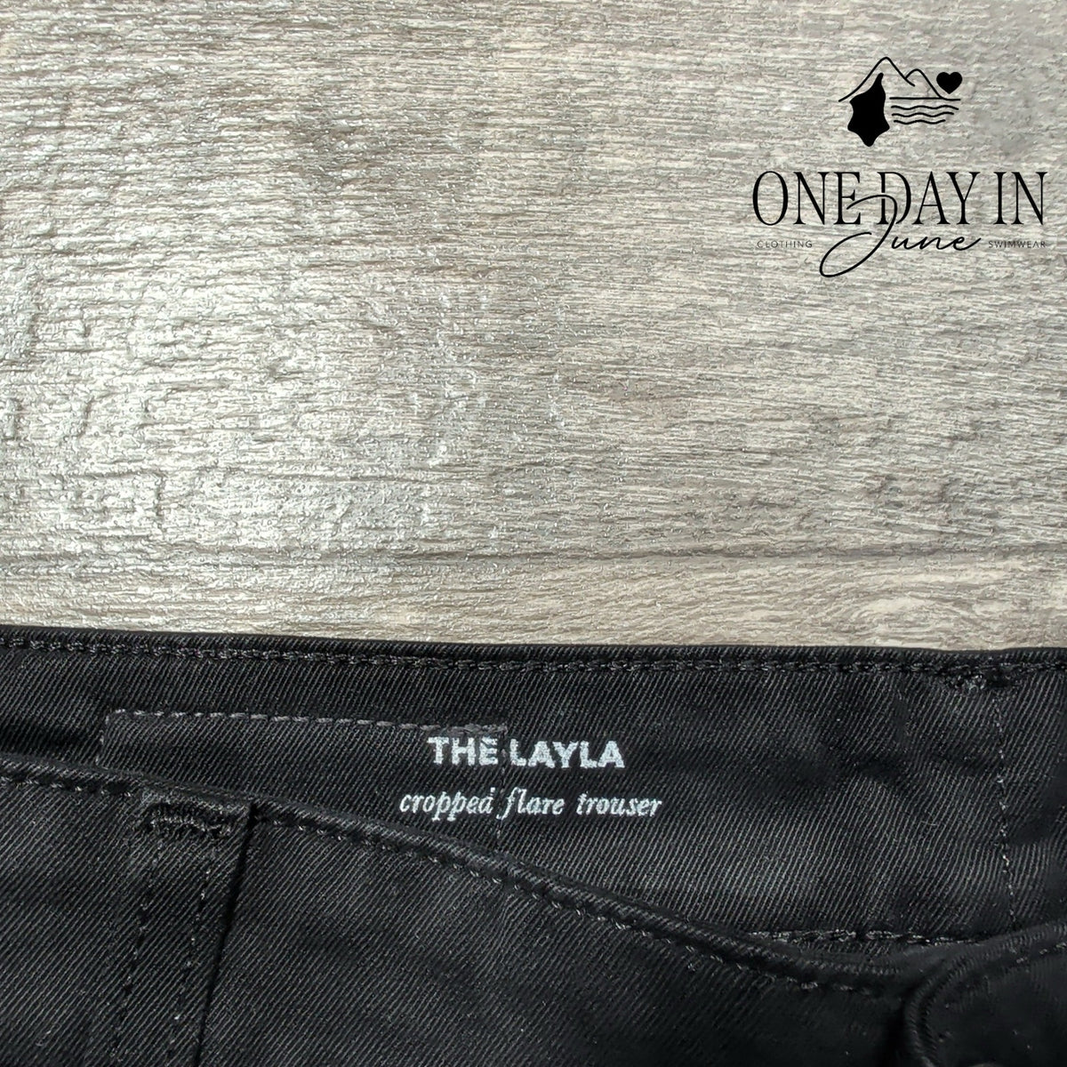 AG Adriano Goldschmied The Layla Cropped Flare Trouser Pants Black NWT Size 4