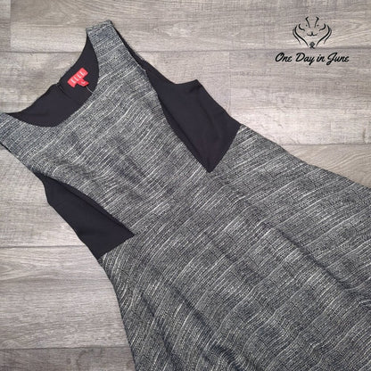 Elle Sleeveless Dress Size 14