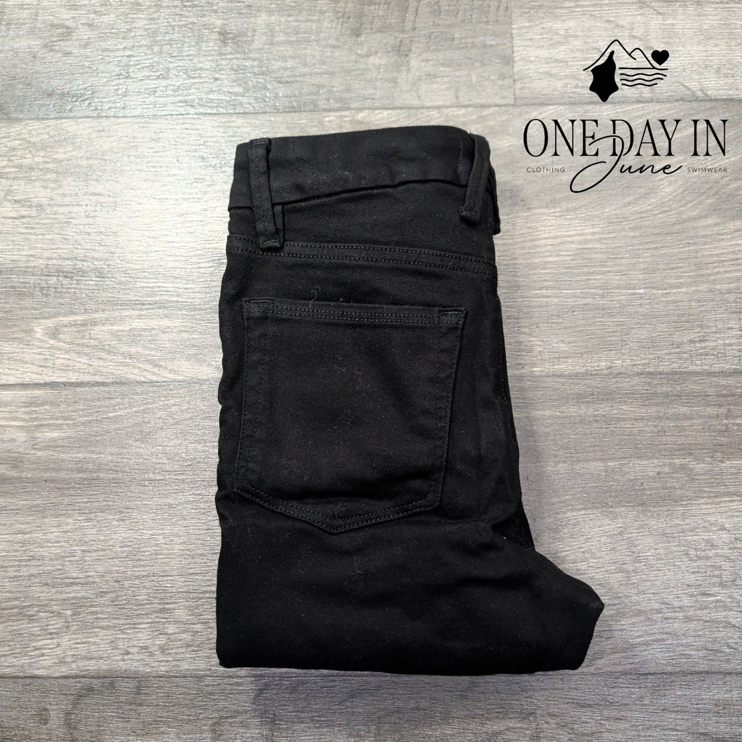 Good American Good Legs Skinny Jeans Black NWT MSRP $148 Size 6 (28)