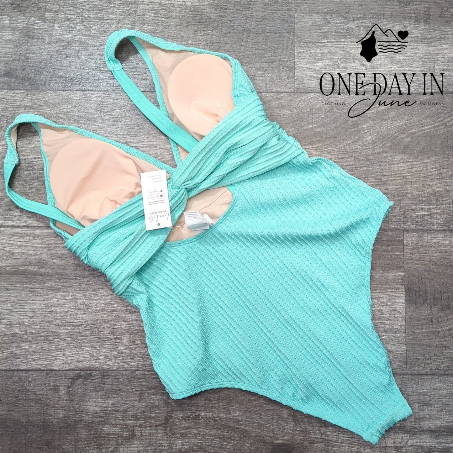 Cupshe Textured V Front One Piece Swimsuit Size L
